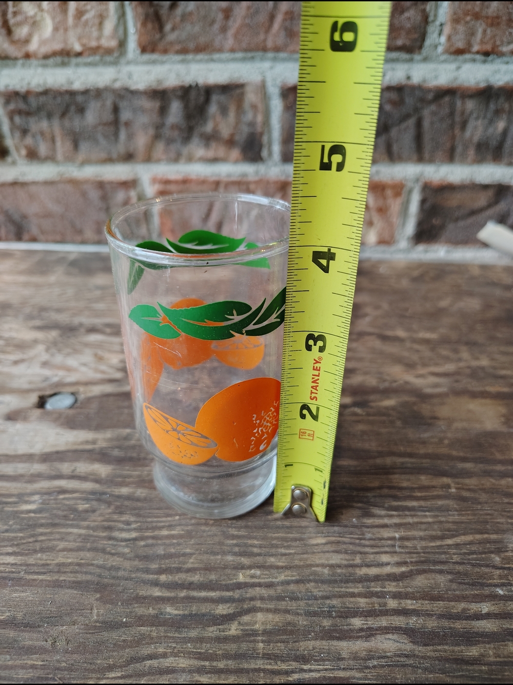 Vintage Orange Motif Juice Glass with Green Leaf Border - Picture 3 of 5